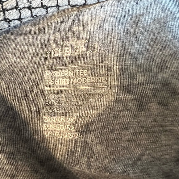 Lace and Floral Pattern Tee - Picture 3 of 4